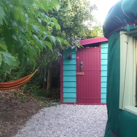 Mira Ceti Yurt Bed & Breakfast Sète