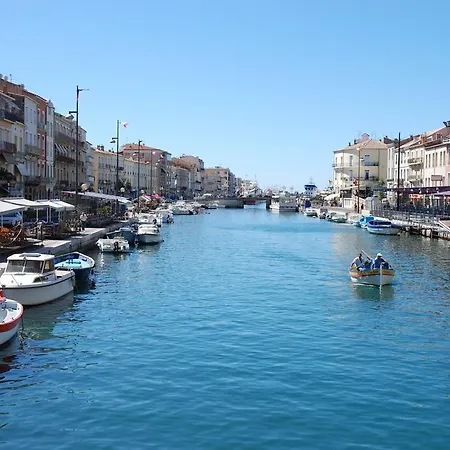 Mira Ceti Yurt לינה וארוחת בוקר Sète