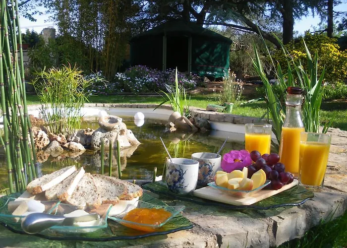 Mira Ceti Yurt Bed & Breakfast *