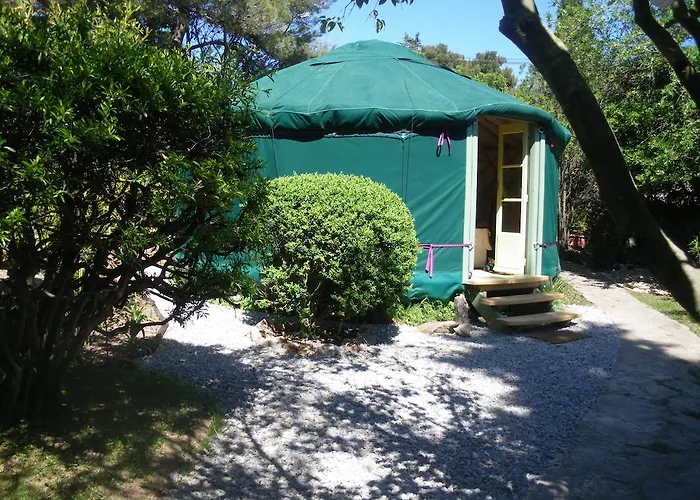 Mira Ceti Yurt * Sète